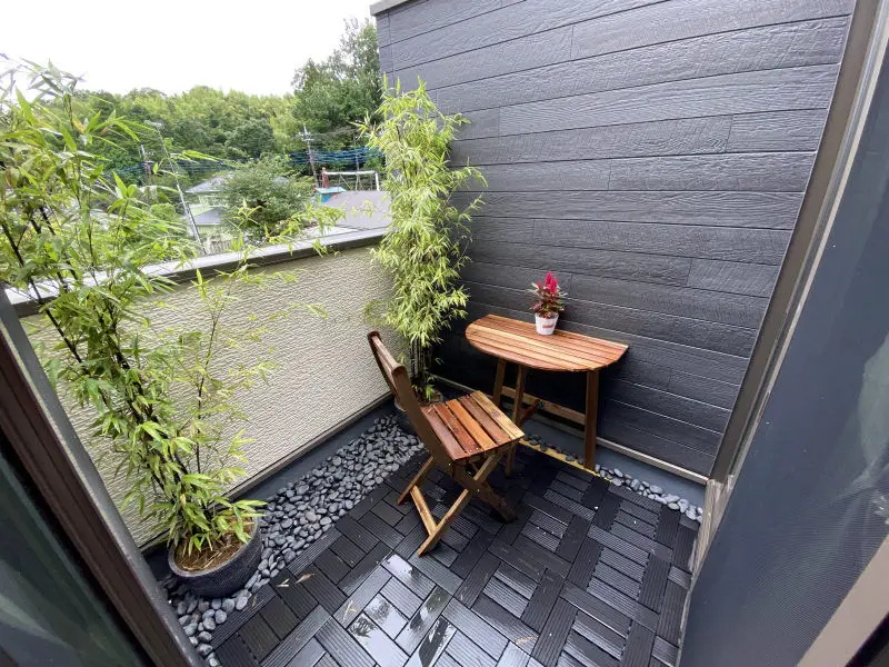 small japanese balcony with bamboo and black tiles